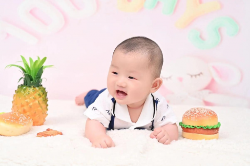 弥勒宝宝在妈妈肚子里